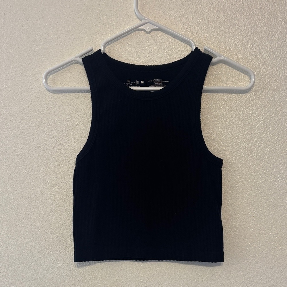 Black Sleeveless Crop Top‎